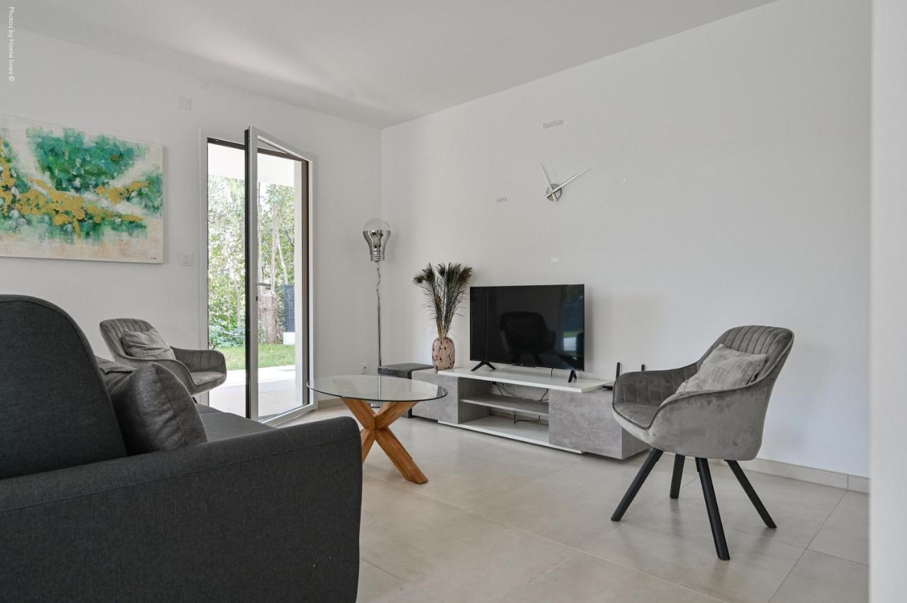 T3 Neuf - C13 - Jardin-terrasse Et Piscine - Acces Direct Plages Et Centre Village Daire *